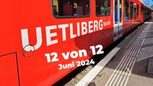 12 von 12 Juni 2024. Uetlibergbahn fährt ab.