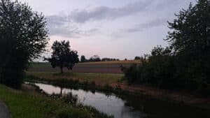 Die Glatt zwischen Oberglatt und Niederglatt an einem schwülen Sommerabend