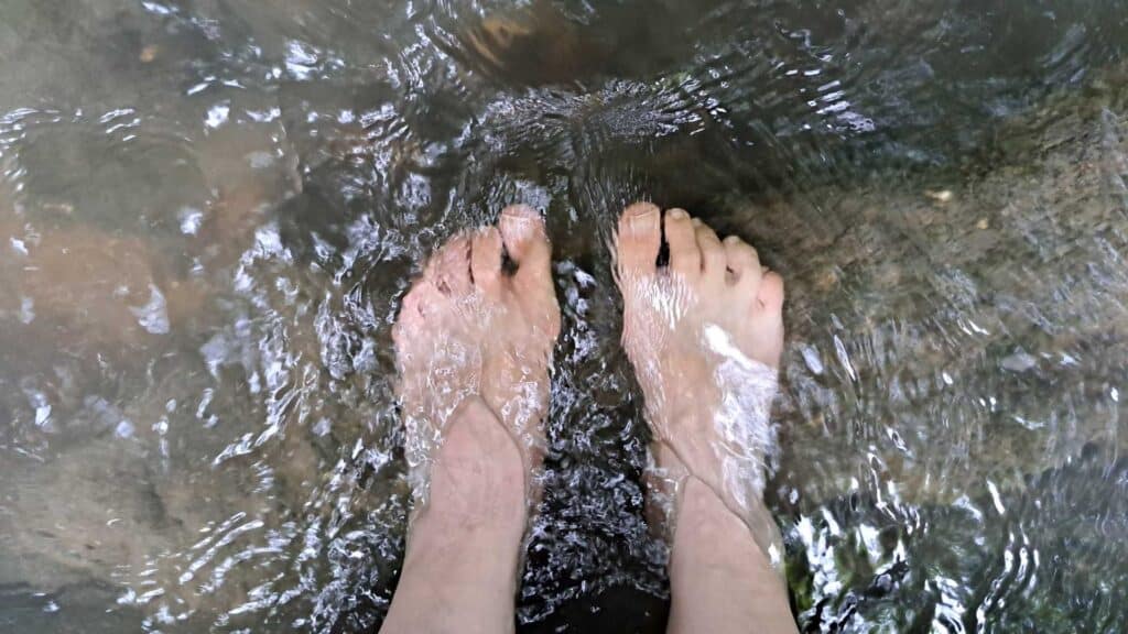 Fuss-Selfie: Meine Füsse im Wasser