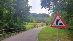 Mikrotraining Mut-Muskel: Foto von Weg mit Baustellensignalisation