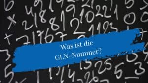 GLN-Nummer: Foto von Wandtafel, mit Kreide mit Zahlen beschriftet