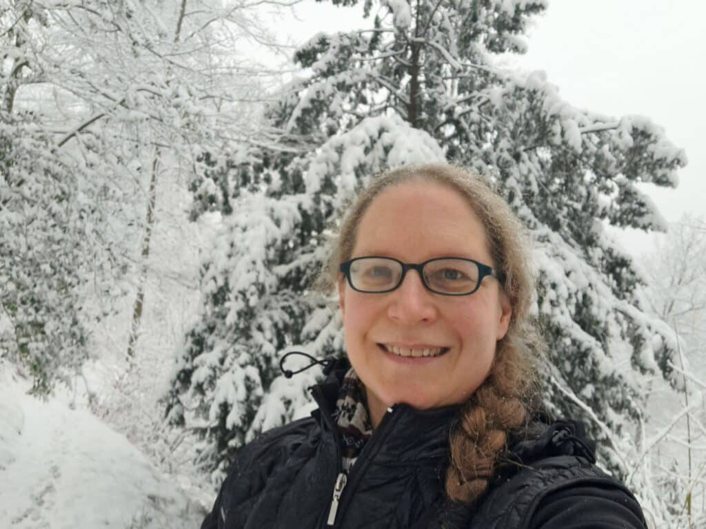 Selfie von Susanne im verschneiten Uetlibergwald