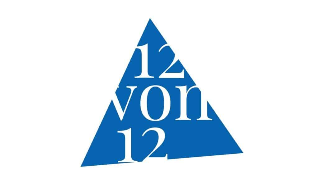 12 von 12 in blauem Dreieck