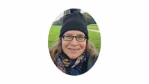 Porträt Susanne (Selfie) mit Zipfelmütze und offenen Haaren