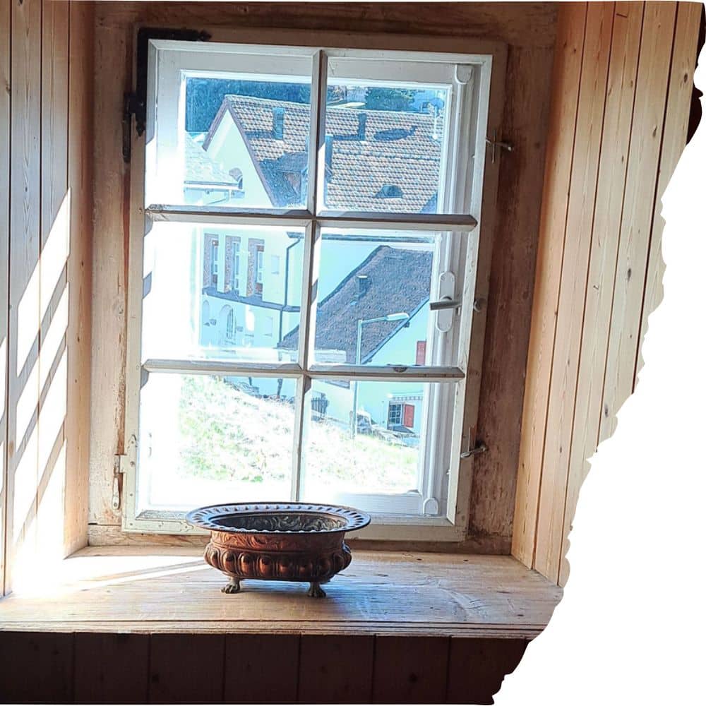 Fenster in dicker Mauer