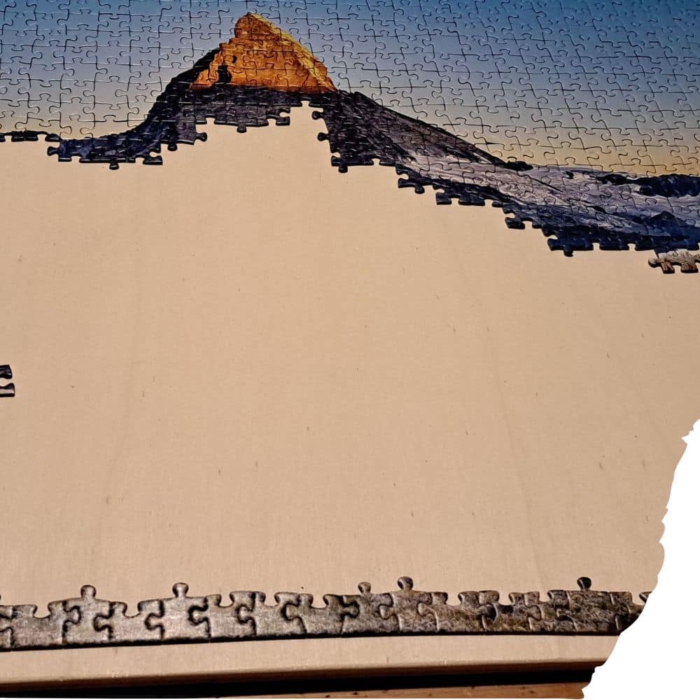 angefangenes Puzzle, Matterhorn und Himmel bereits gelegt
